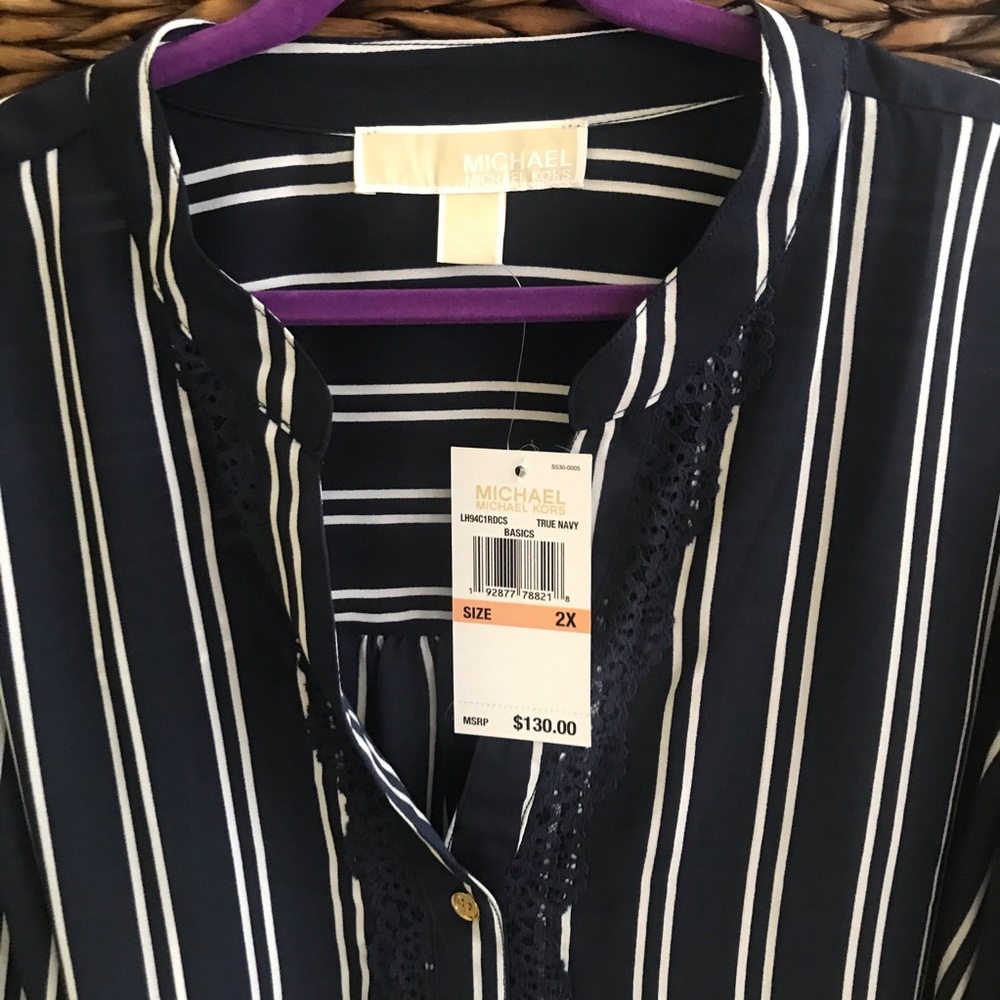 Michael Kors NWT Size 2X Navy Pinstriped Top - Picture 2 of 11